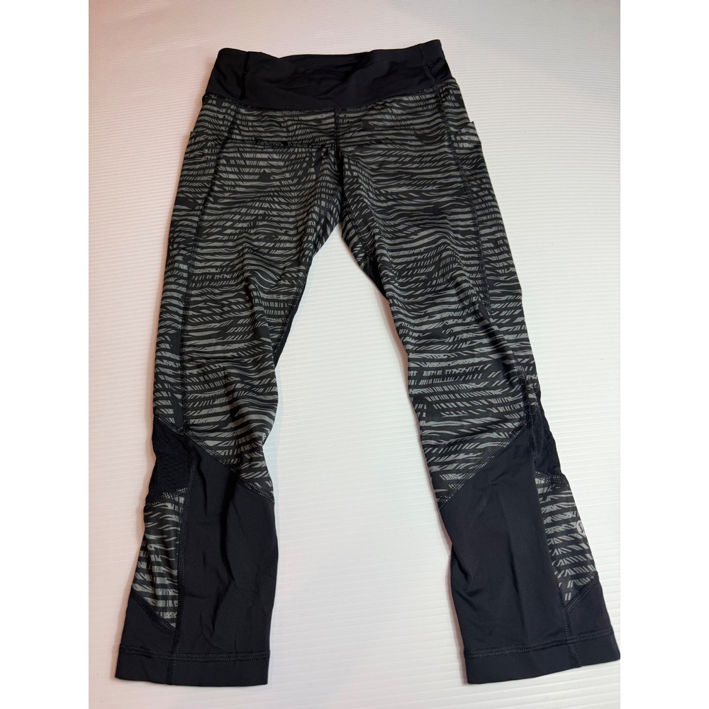 Lululemon Womens Black Gray Zebra Print Athletic Cropped Leggings Size 4